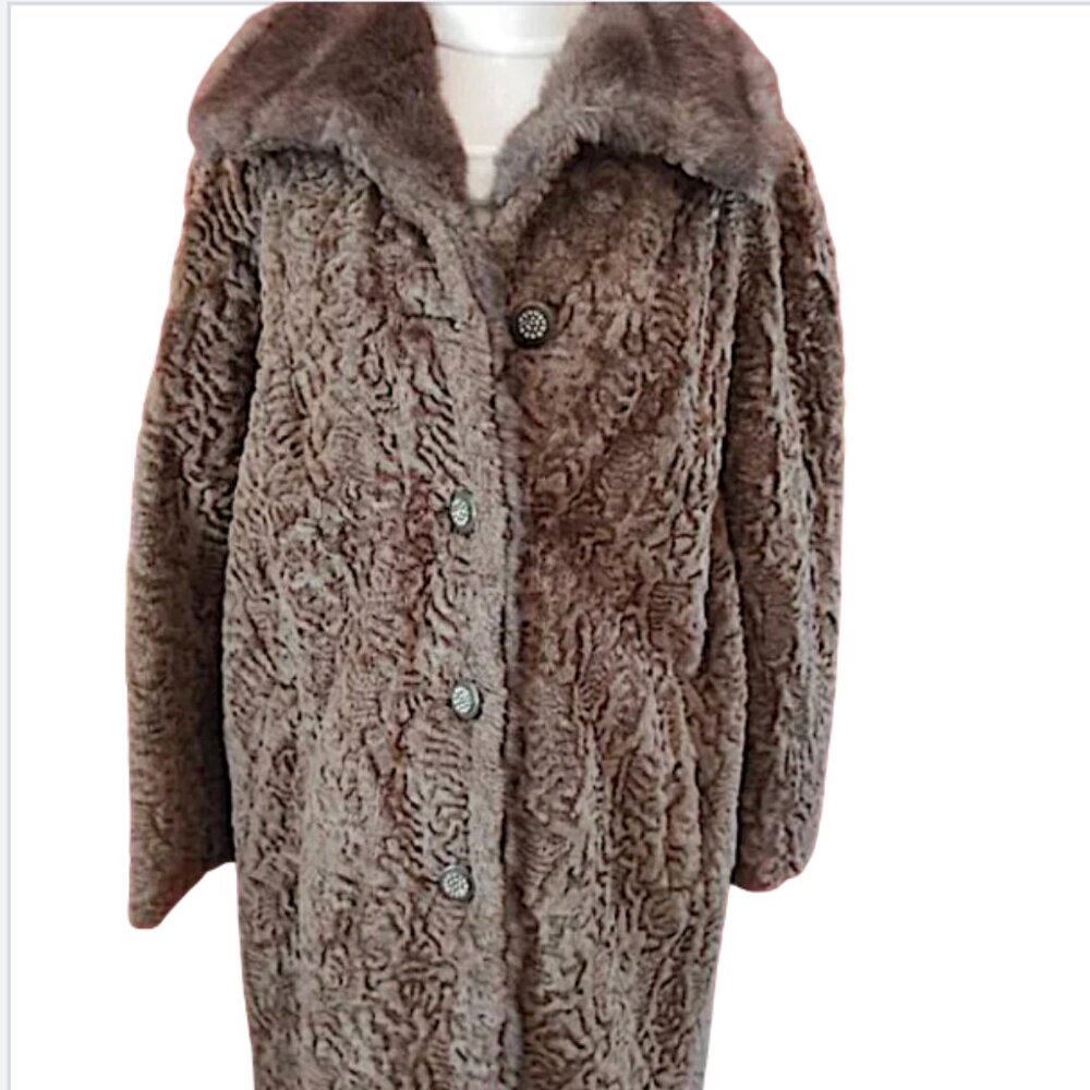 Vintage Women's Faux Fur (Faux Lamb)  Coat in Taupe.   Nice Buttons Size M to L